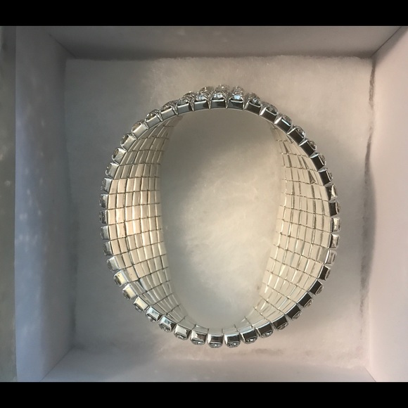 SILVER SPARKLING STRETCH BRACELT (NWOT) - Picture 5 of 5